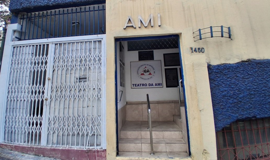 Entrada da AMI a direita da Loja 2