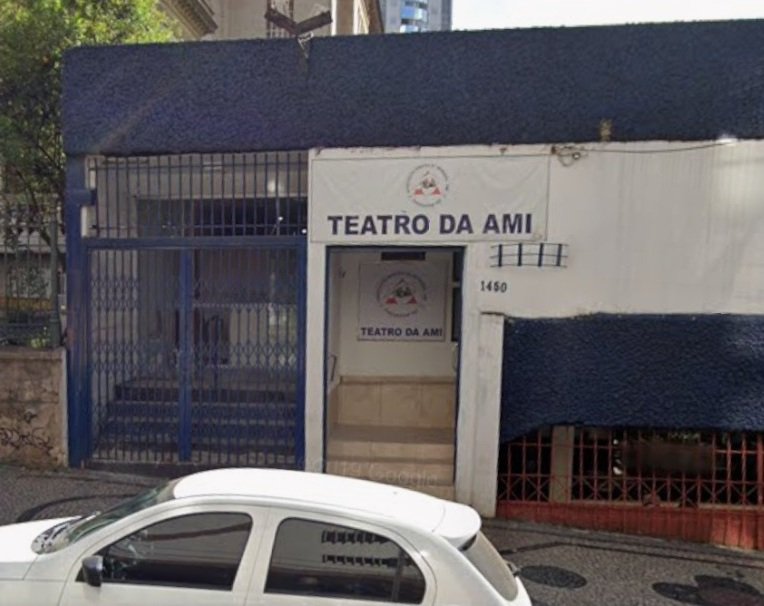 Entrada da AMI aberta ao lado da Loja 2