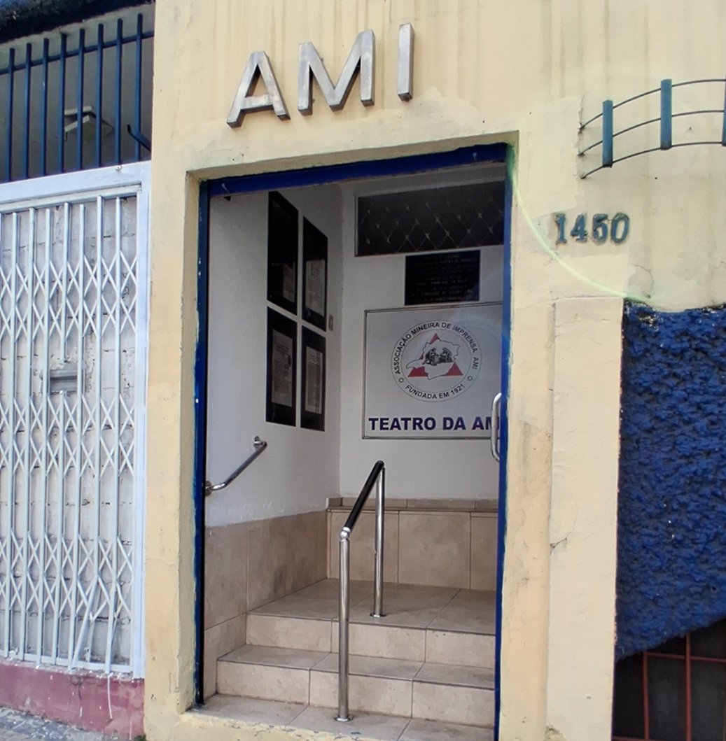 Entrada da AMI e do Teatro