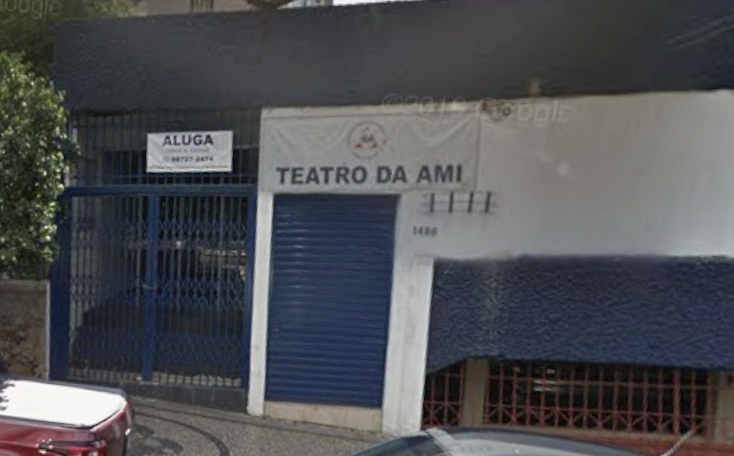 Entrada da AMI a direita e a esquerda a Loja 2 destinada a locação