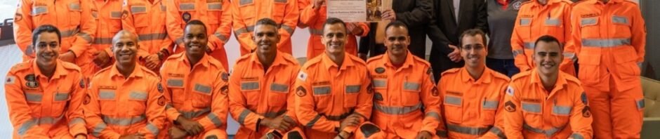 Corpo de Bombeiros MG recebe homenagem da AMI